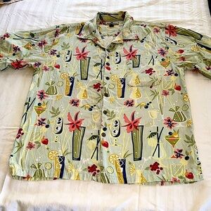Tommy Bahama tropical Print Men's 100% silk shirt.  EUC Size XL